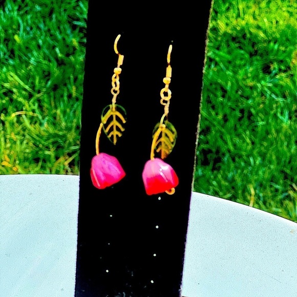 New  - Flower Dangle Earrings- 18k Gold Hook. - Picture 5 of 6